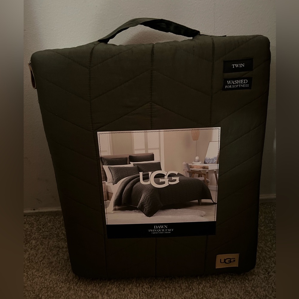 UGG Quilt Set